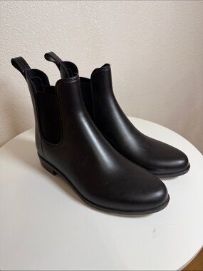 Sam Edelman Black Slip-On Chelsea Booties